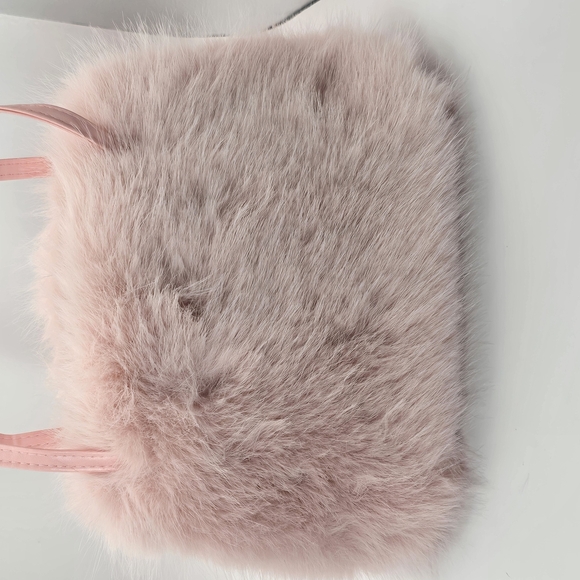 Hello Kitty Pink Faux Fur Handbag With Removable Pearl Accent Chain - Picture 8 of 8